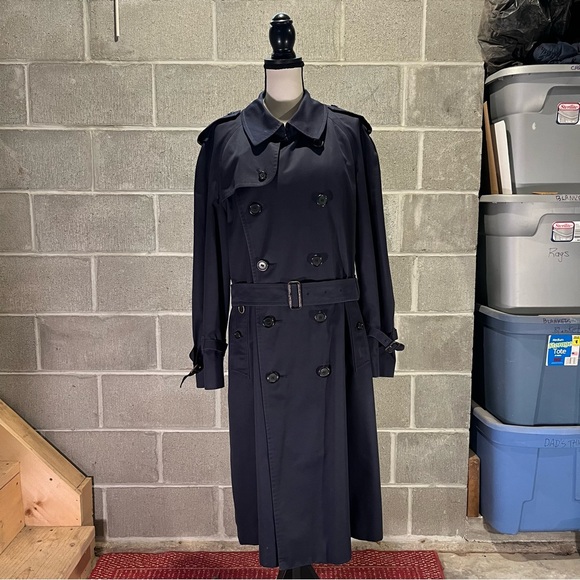 Burberry trench coat. - Picture 2 of 14